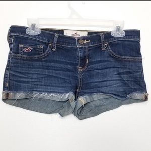 Hollister shorts size 7 W28